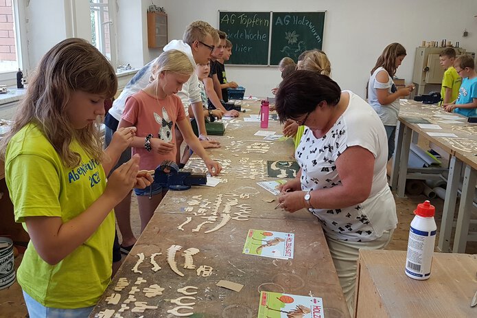 Im Workshop Holzwurm bauten die Kinder Dinos.